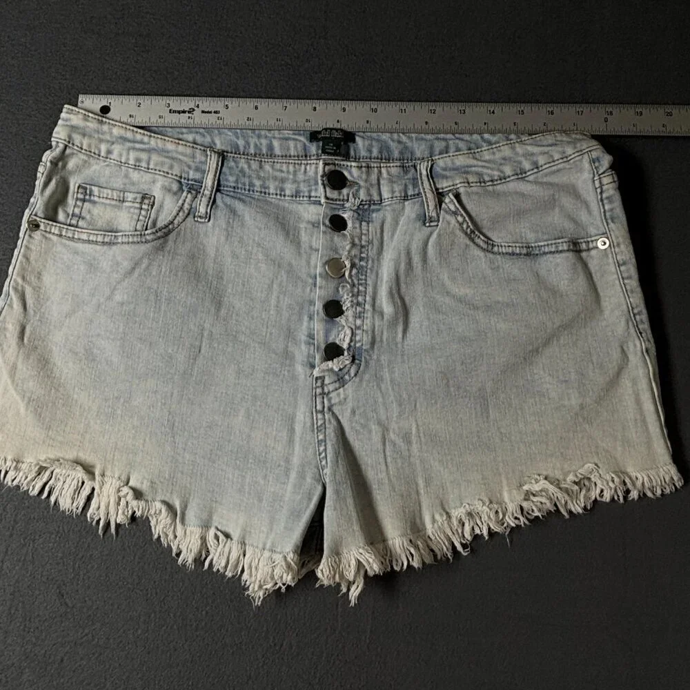 Wild Fable 5 Button Jean Shorts Size 18 - Picture 4 of 8